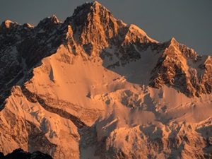 Kanchenjunga-sunrise-closeup-from-dzongri-trek