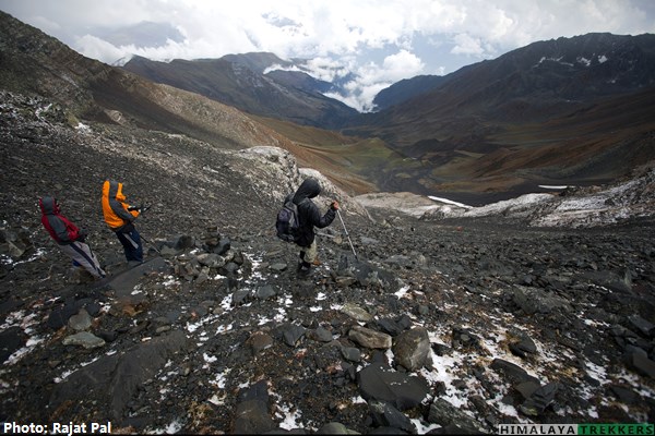 trail-on-moraine-and-boulder-returning-from-kaliheni-pass