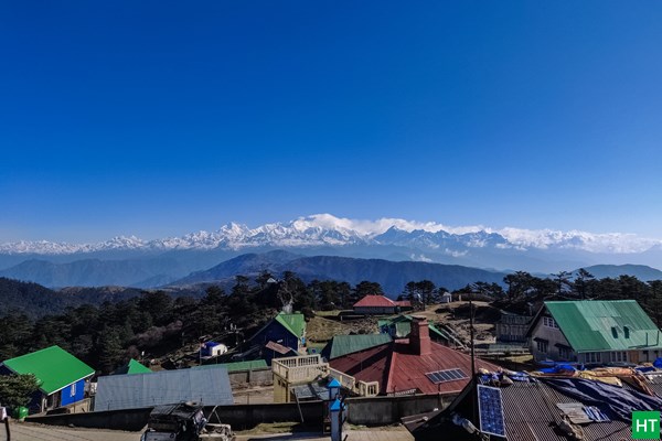 at-sandakphu-kanchenjunga-and-sleeping-buddha-in-spring-summer