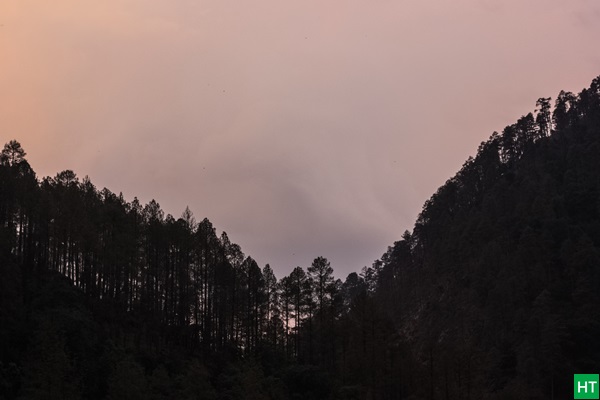 sunset-at-dhaula-rupin-pass-trek-in-june