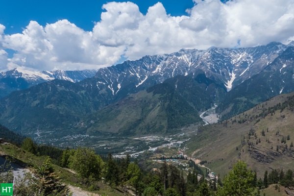 view-of-solang-valley-from-upper-gulaba
