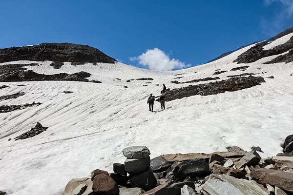 climb-from-base-camp-to-kalihani-pass