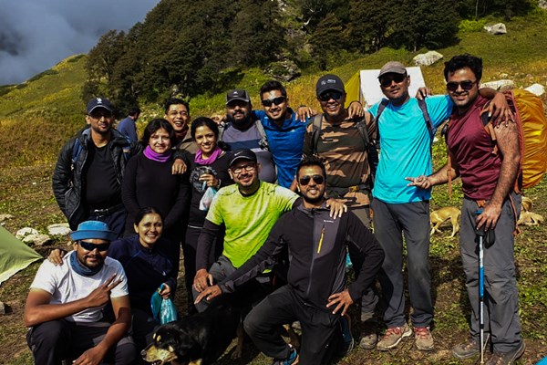 team-on-kalihani-pass-trek