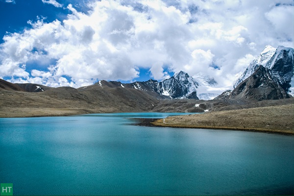 gurudongmar-lake-in-summer