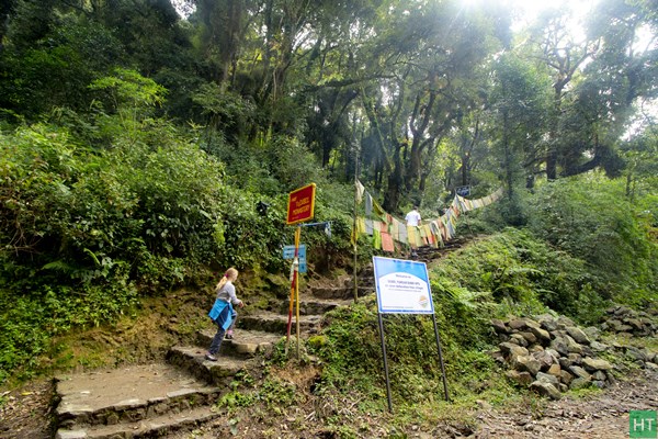 hiking-to-dubdi-monastery