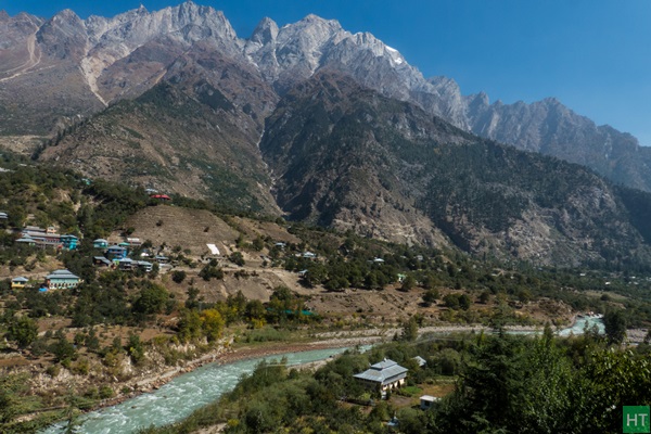 sangla-town-beside-baspa-river