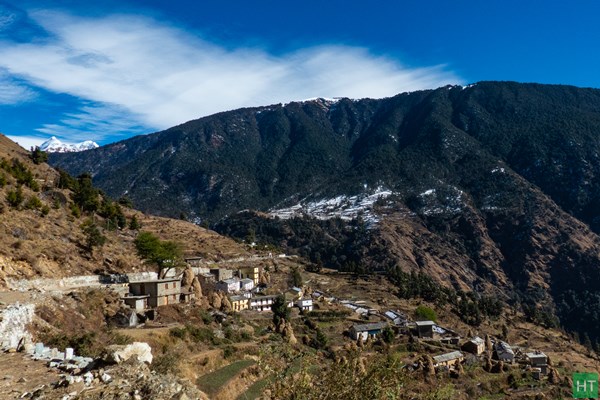 kuling-and-didna-village-with-trishul-peak-between