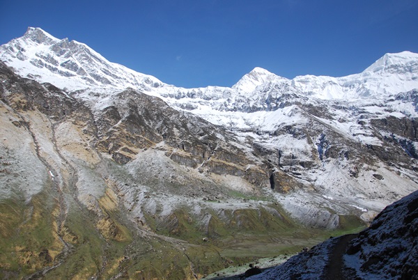 peak-views-at-the-head-of-pindar-valley