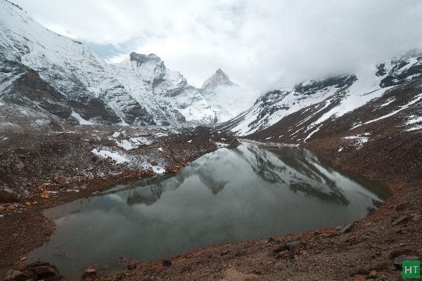 Kedartal glacial lake at around 4725 metres with reflections of surrounding snow peaks including Thalay Sagar and Bhrigupanth