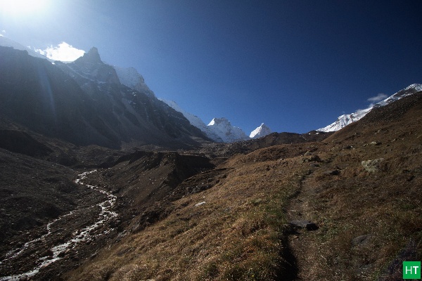 valley-widens-while-approaching-kedar-kharak