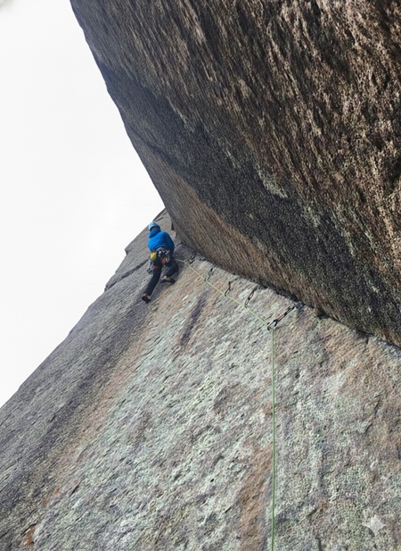 Steep-Overhanging-Corrner
