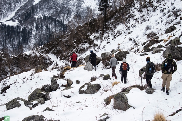 trekkers-on-a-cold-weather-trek-in-the-himalayas