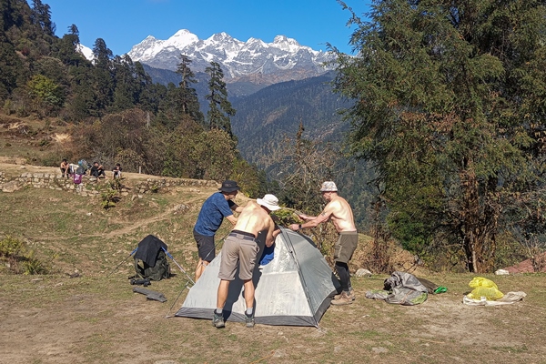 pitching-tent-at-campsite-tsokha